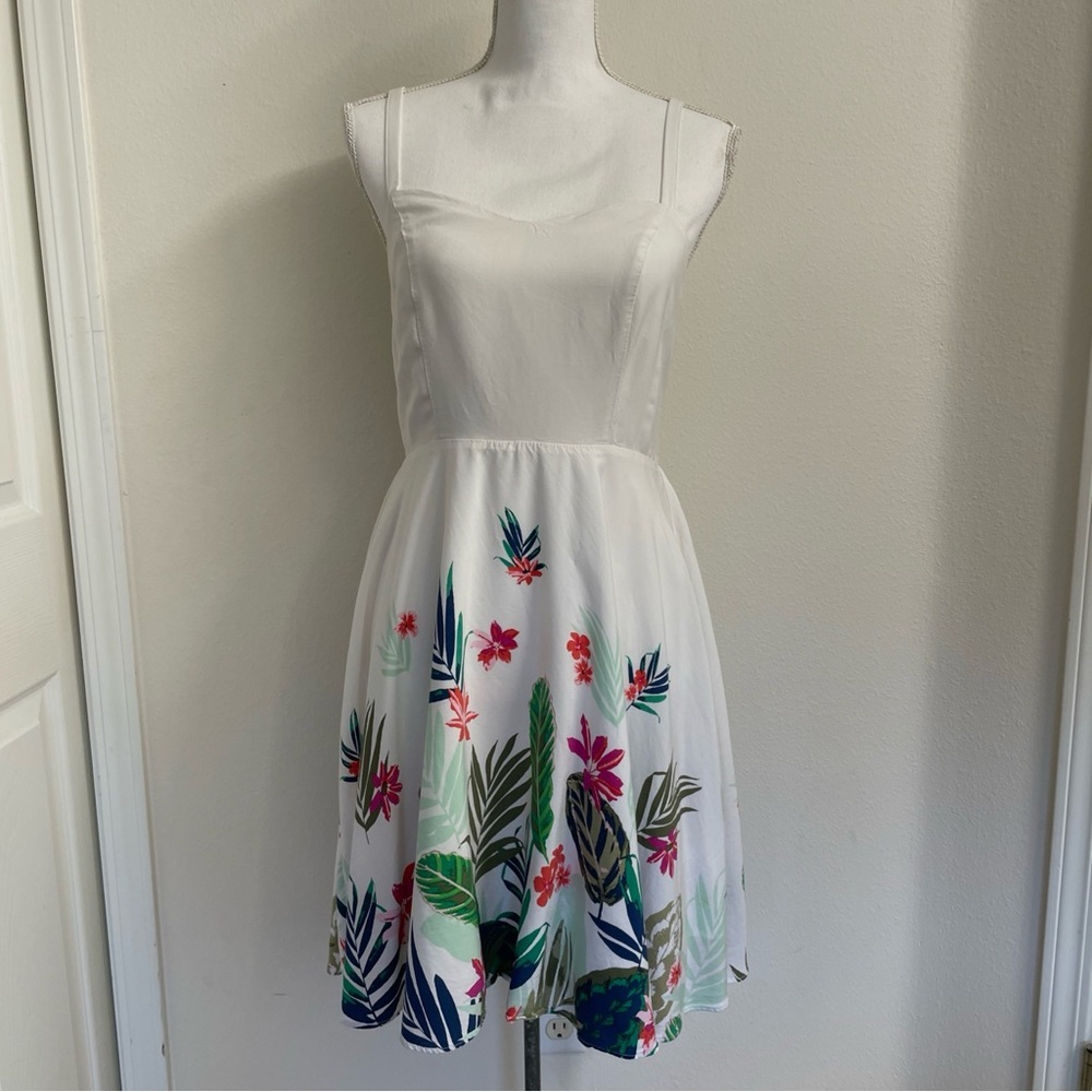 Old Navy Cami Dress size M White Tropical Floral Smocked Back Adjustable‎ Straps